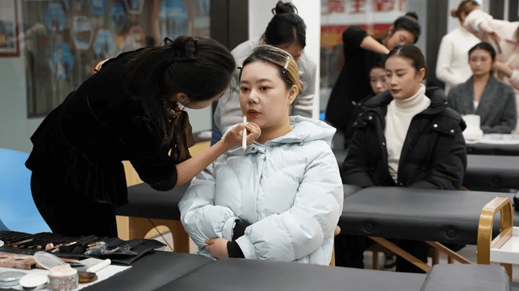臨近年底，打工返鄉(xiāng)學(xué)什么技術(shù)年后好就業(yè)？