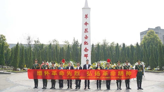 <b>清明踏青新華游，成都新華校園體驗(yàn)營(yíng)等你來(lái)</b>